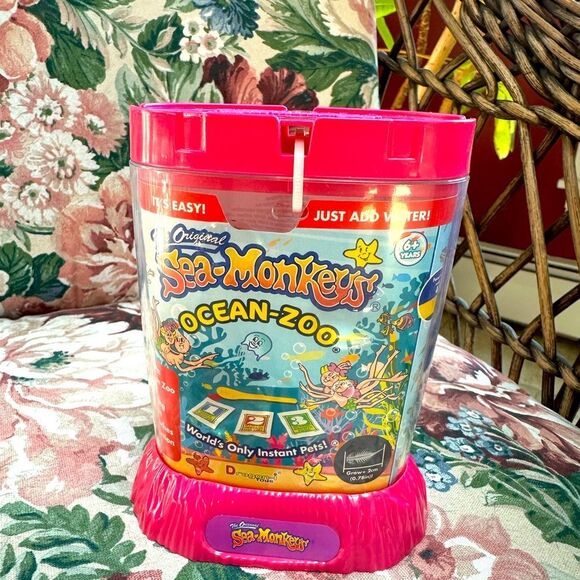 Sea Monkeys Ocean Zoo Kit - Picture 1 of 4